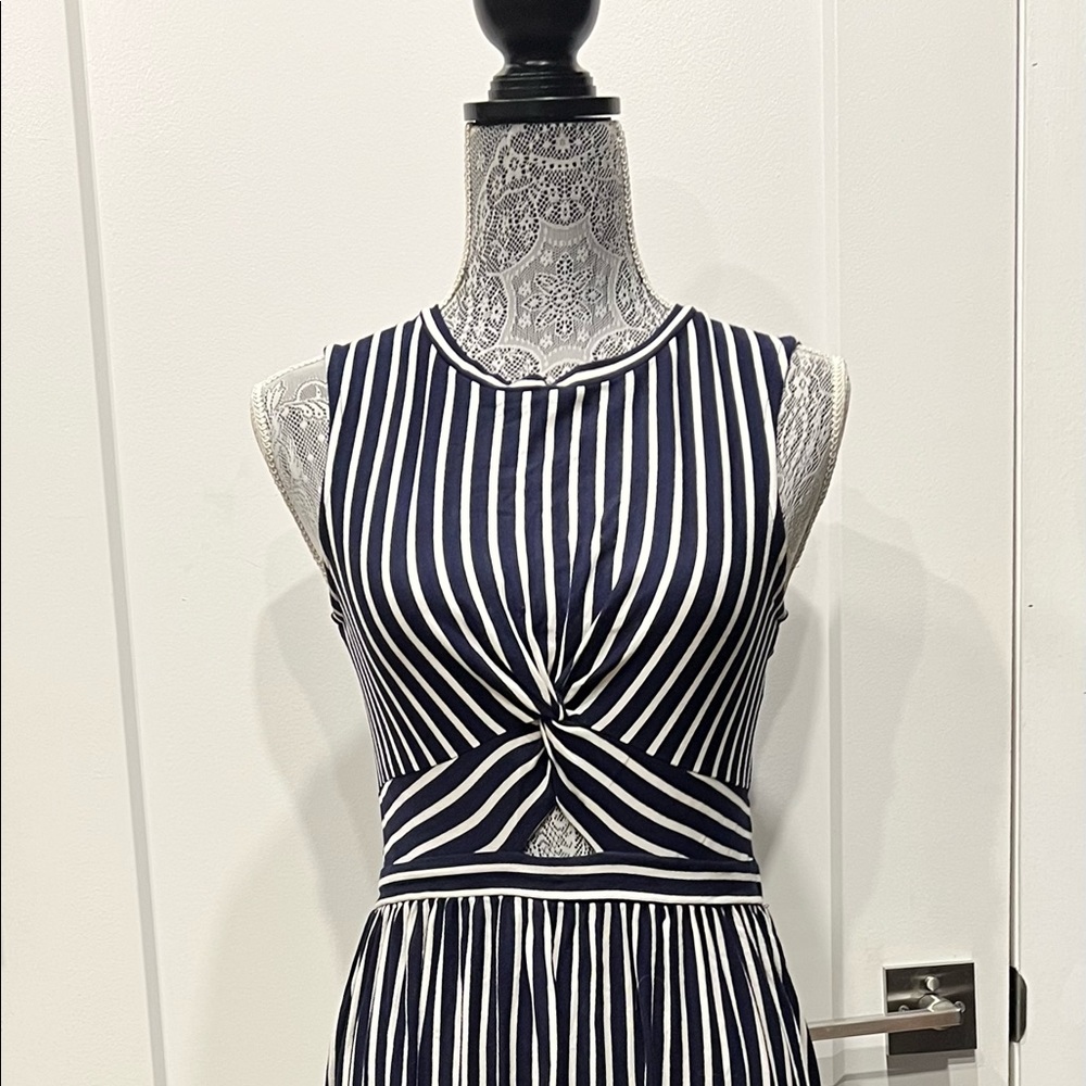 Casual Summer Maxi Dresses
 by Warehouse